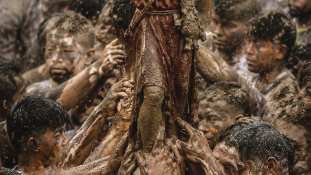Philippine Festival: The Mud-Covered Devotion of Catholics Celebrating John the Baptist | judi onlin