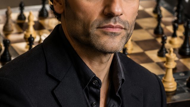 Oscar Isaac's 'In The Hand of Dante': A Critical Look at Its Reception