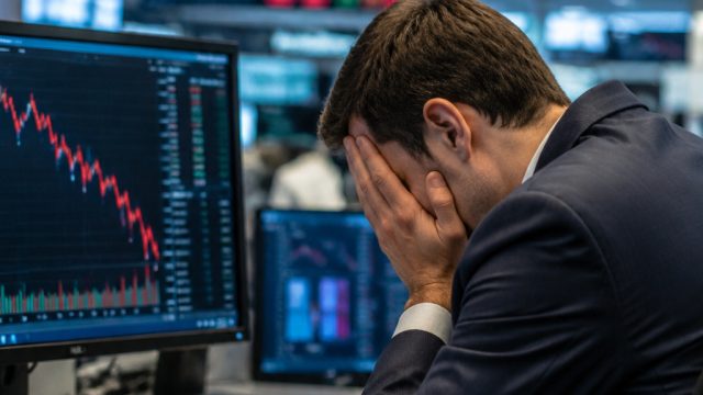 Tech Stocks Face Pressure as Market Volatility Continues | situs deposit pulsa tanpa potongan terper