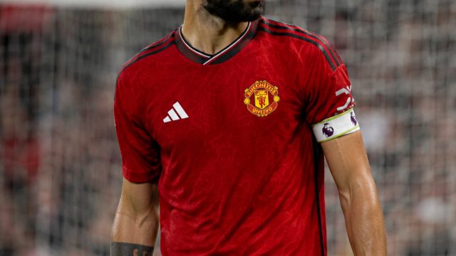 Bruno Fernandes Remains at Manchester United Amid Goalkeeper Pursuits